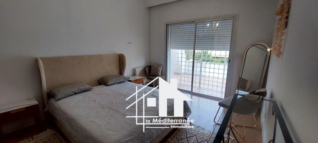 A louer villa S+5 avec piscine à la Soukra