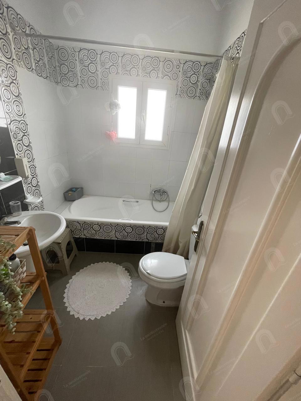 A vendre une villa d'angle sur deux niveau