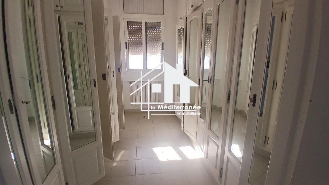 une villa S+4 a gammarth