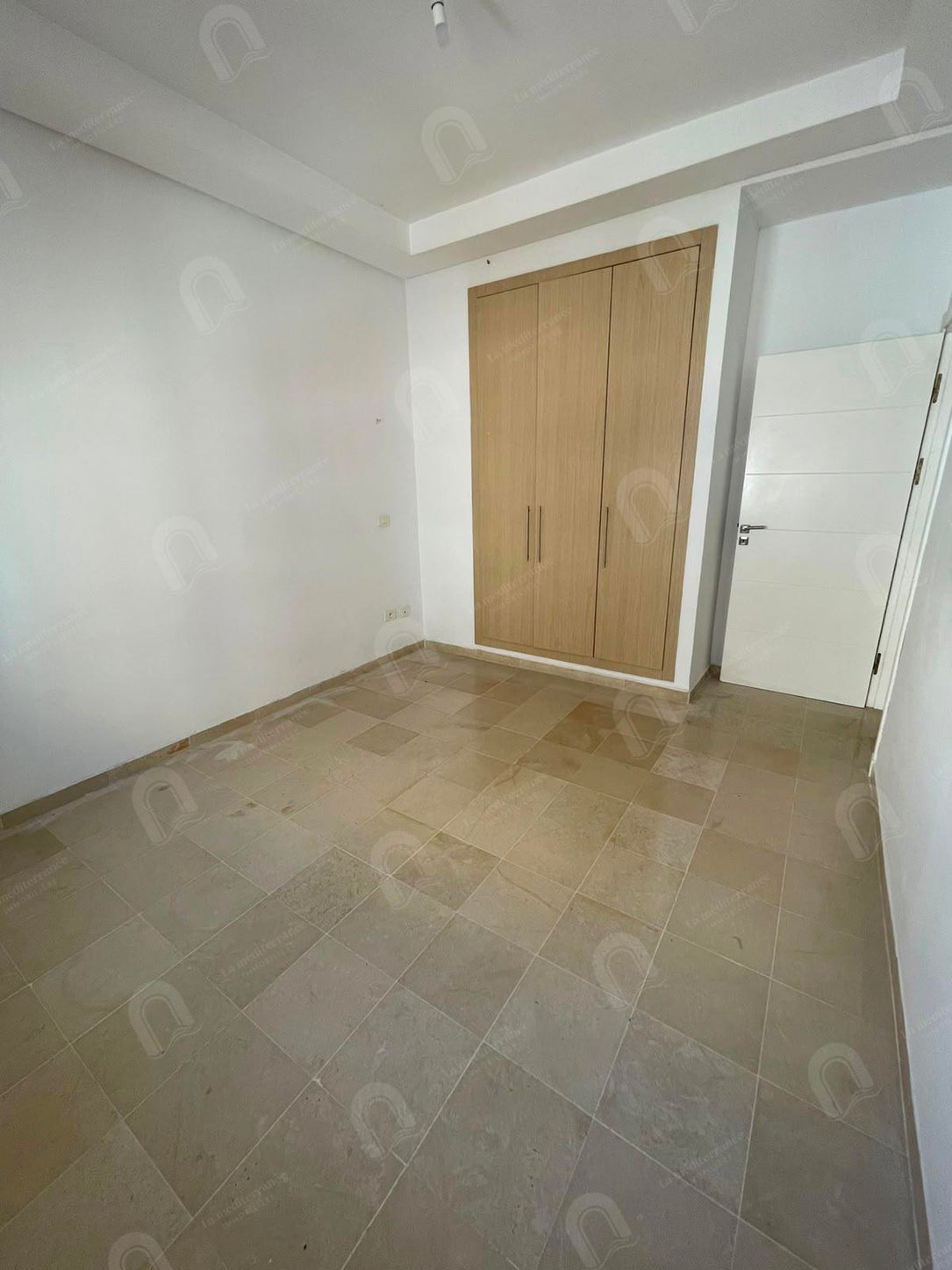 a vendre  un appartement s+2  jardin el menzeh 2