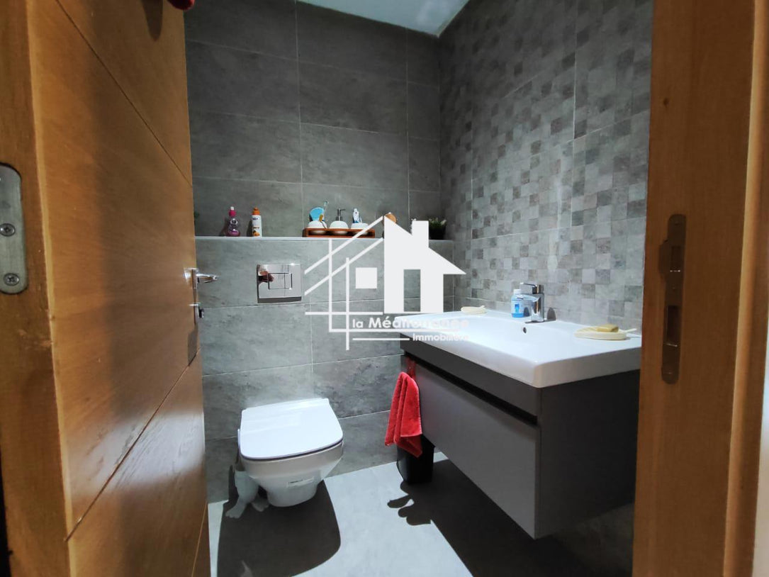 A vendre un trés spacieux s+2 à chotrana 1