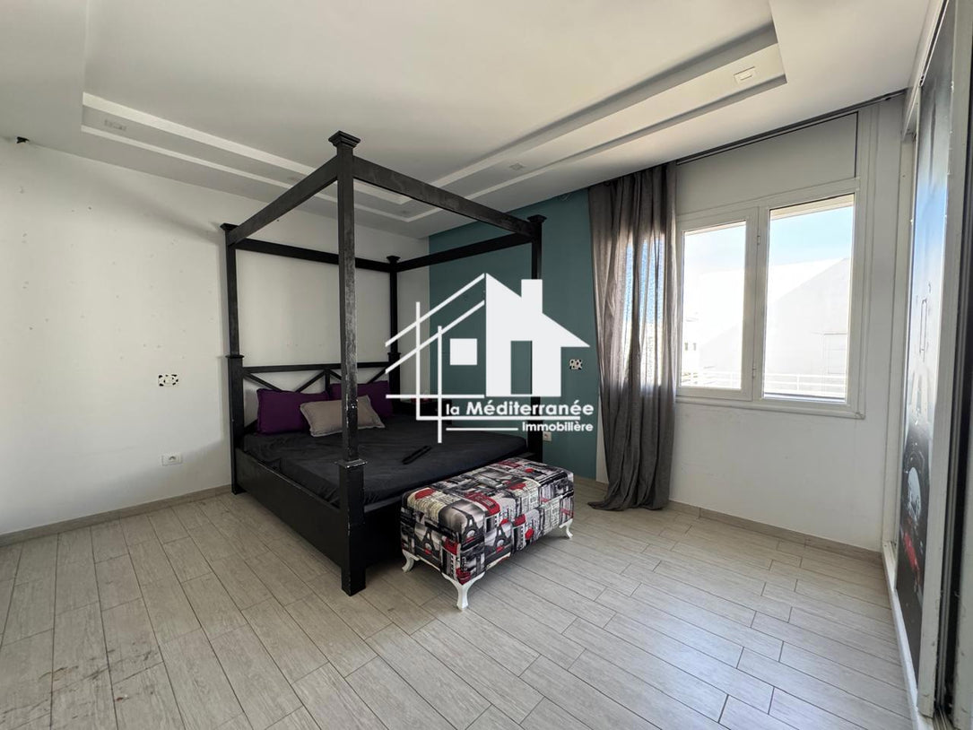 Une magnifique villa S+5 avec piscine au Lac 2