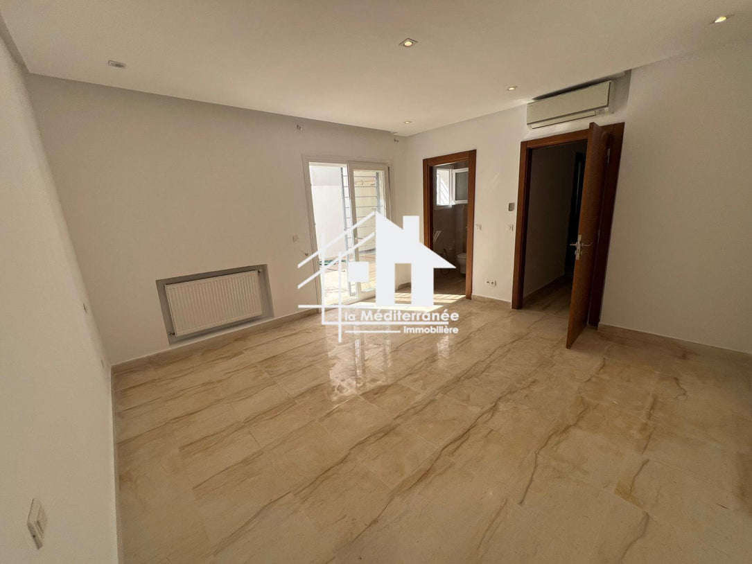 Appartement S+3 vide aux jardins de carthage