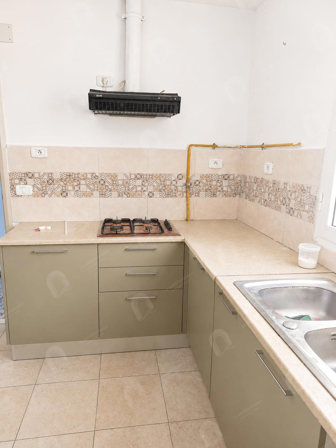 A louer un étage de villa S+3 Meublé au bardo 20 mars
