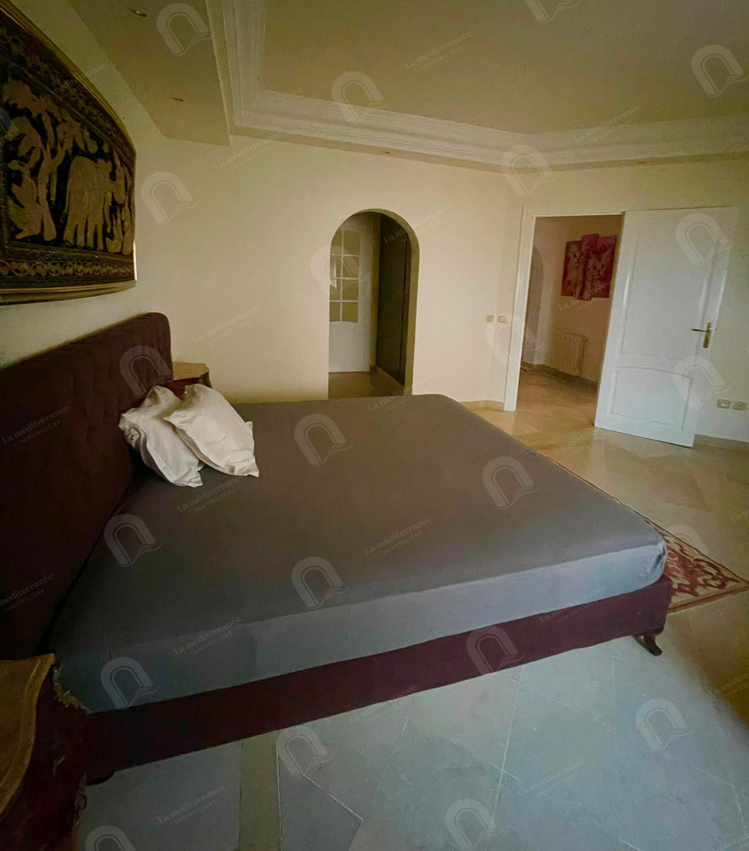 location s+3 au 2éme étage de villa avec piscine