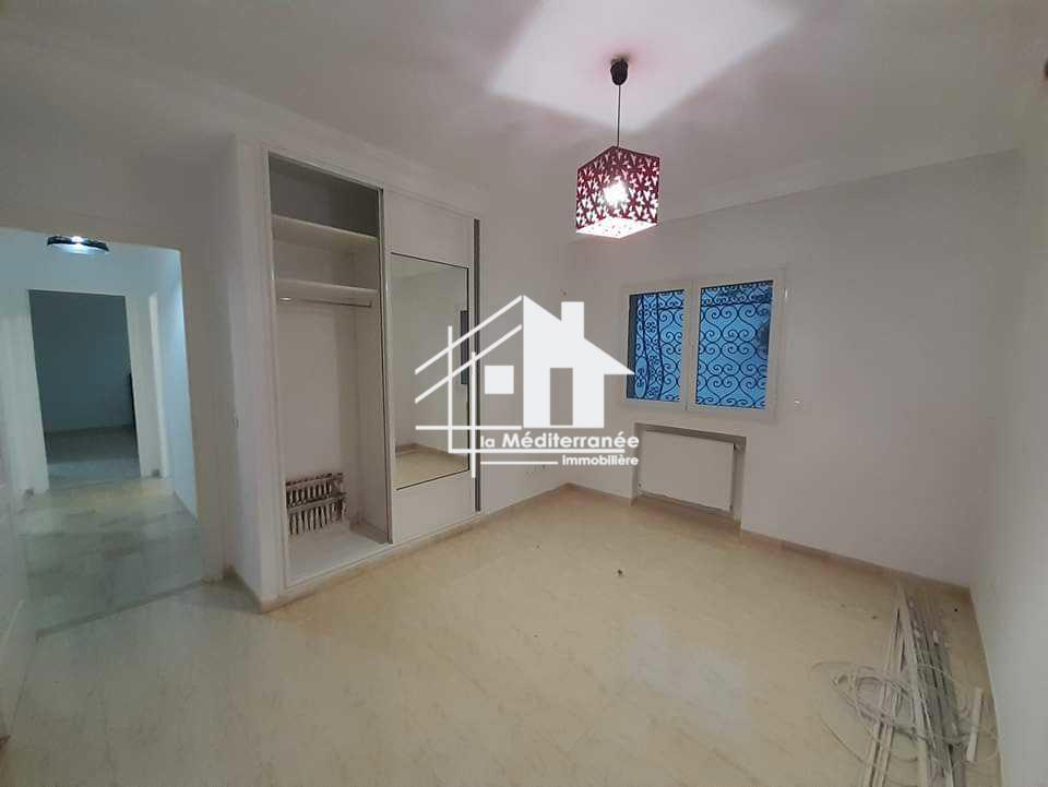 Une villa S+3 à Gammarth