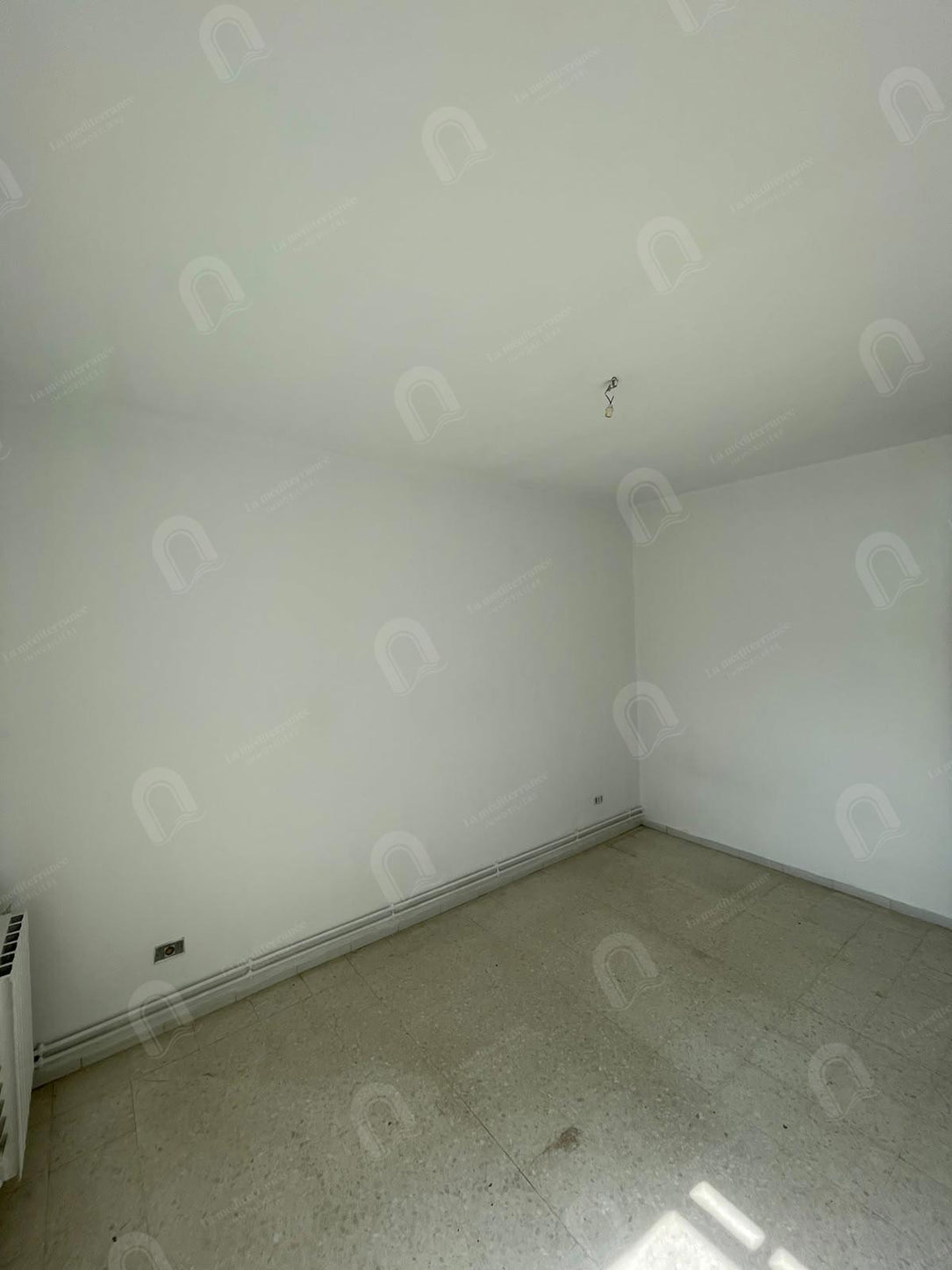 A vendre un appartement S+3 à cité ennasr