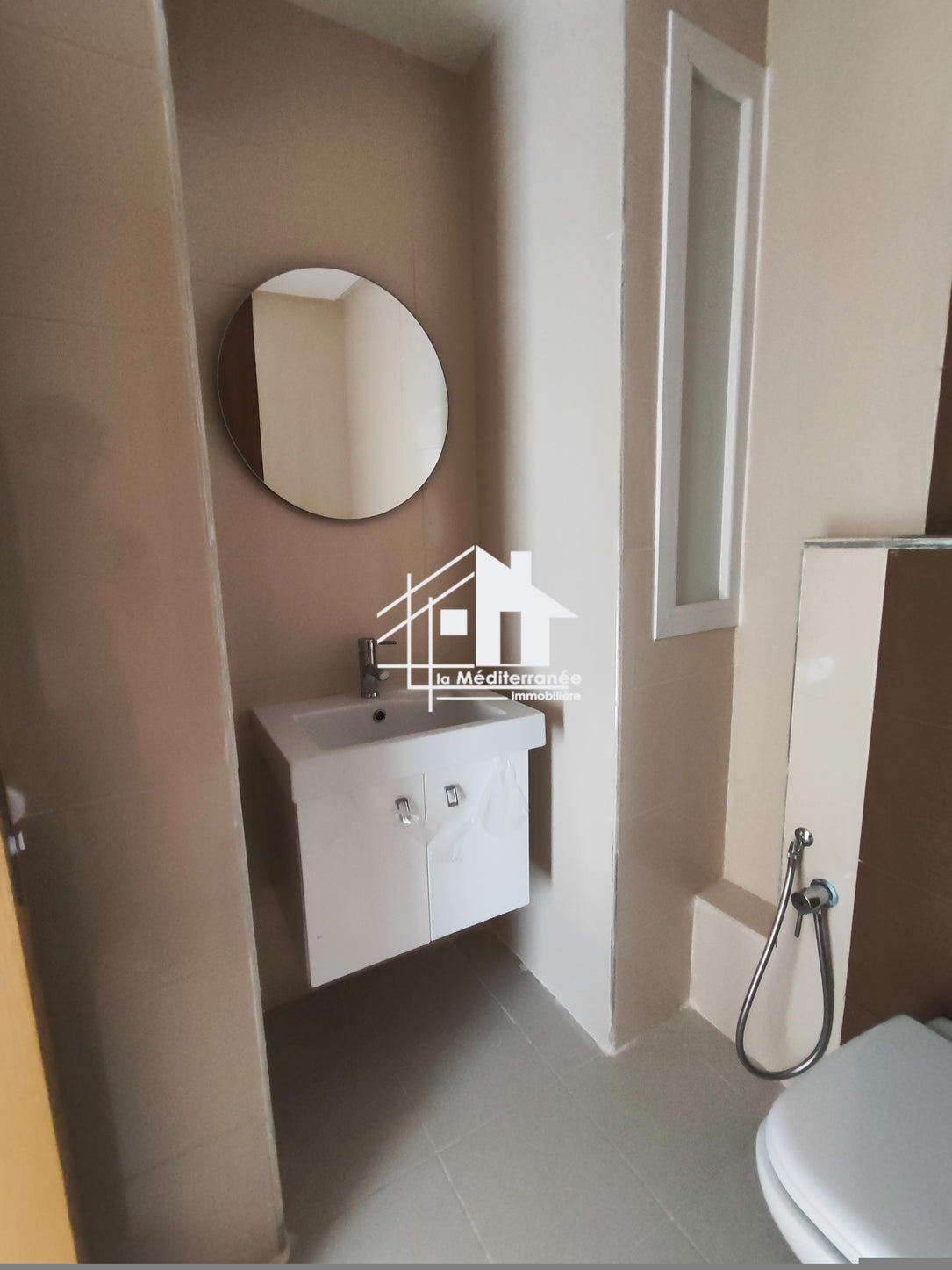 A vendre S+2 jamais habitée a la cité Wahat