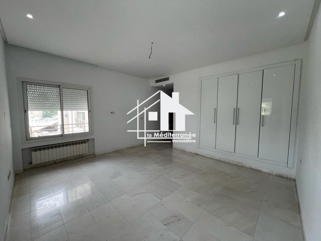A louer appartement S+3 à la Soukra
