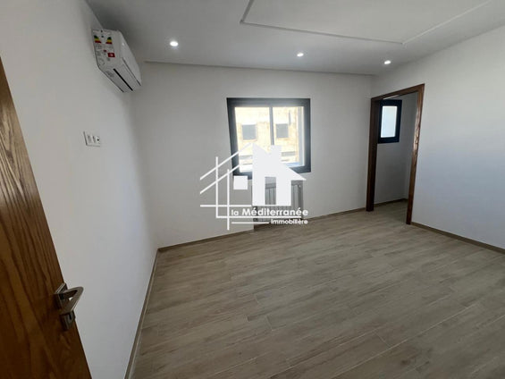 A vendre Triplex avec piscine  à Gammarth