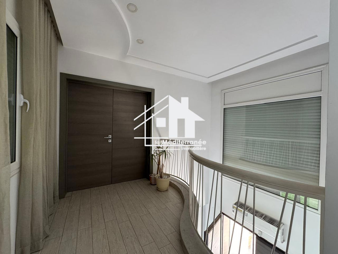 Une magnifique villa S+5 avec piscine au Lac 2