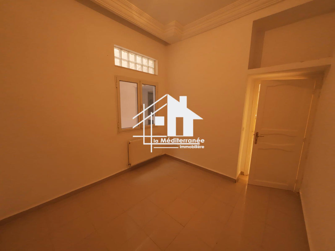 A louer étage de villa RDC s+3 a Bardo