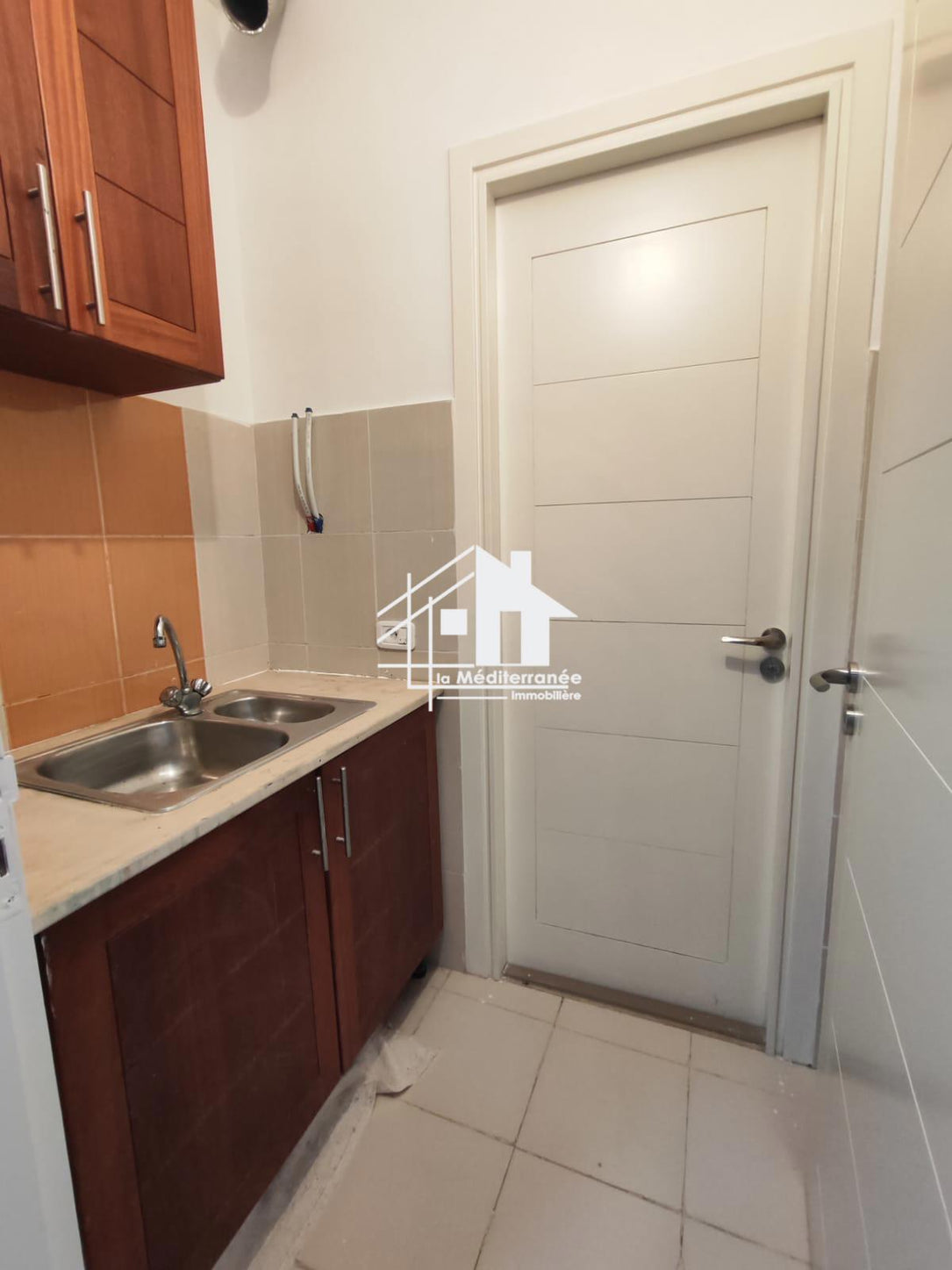 A louer un bureau H+2 à borj louzir