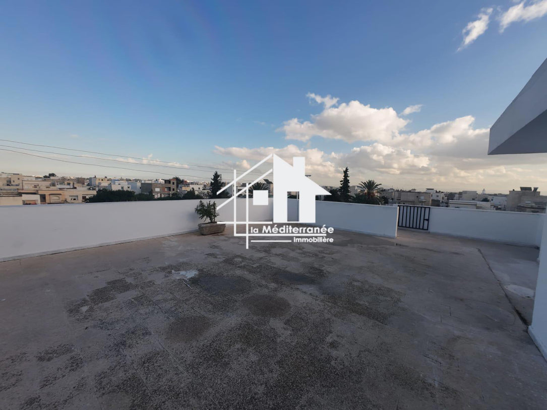 A louer étage de villa S+2 à khaznadar