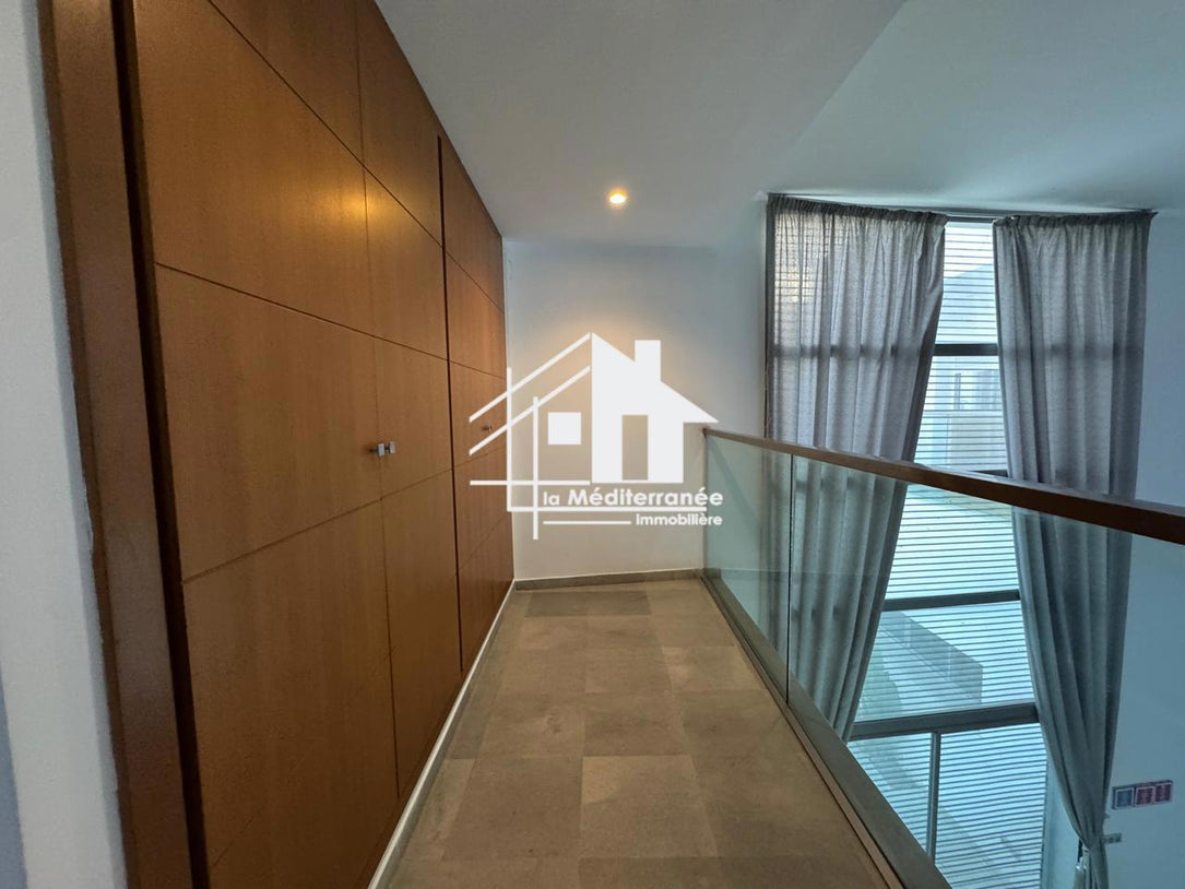 Une magnifique villa S+5 avec piscine au Lac 2