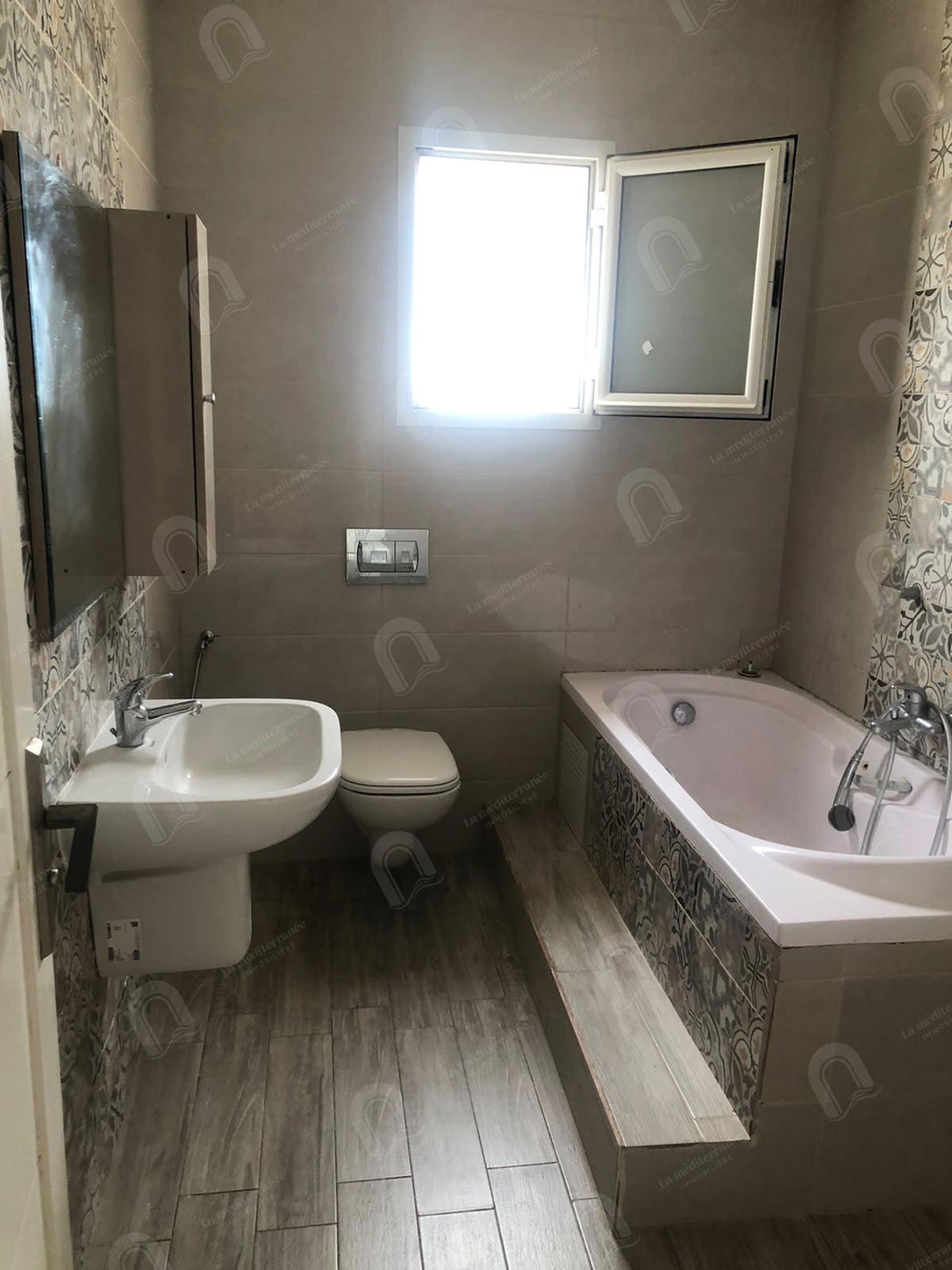 A louer Etage de villa  s+3 à jardin d'el menzah 2