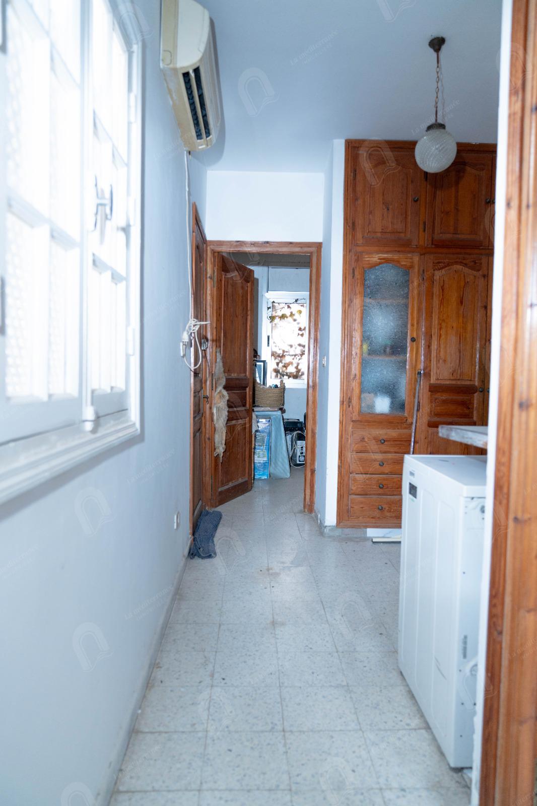 A vendre une villa de style triplex à denden