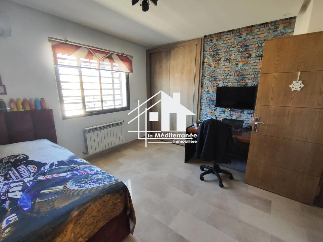 A vendre une superbe villa jumelée avec piscine et jardin