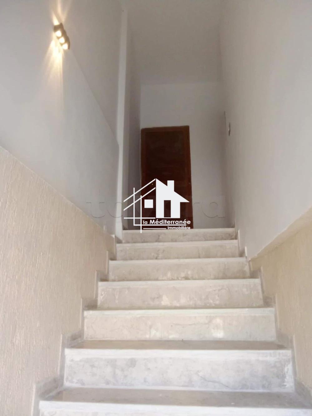 A louer étage de villa S+2  manzah 2