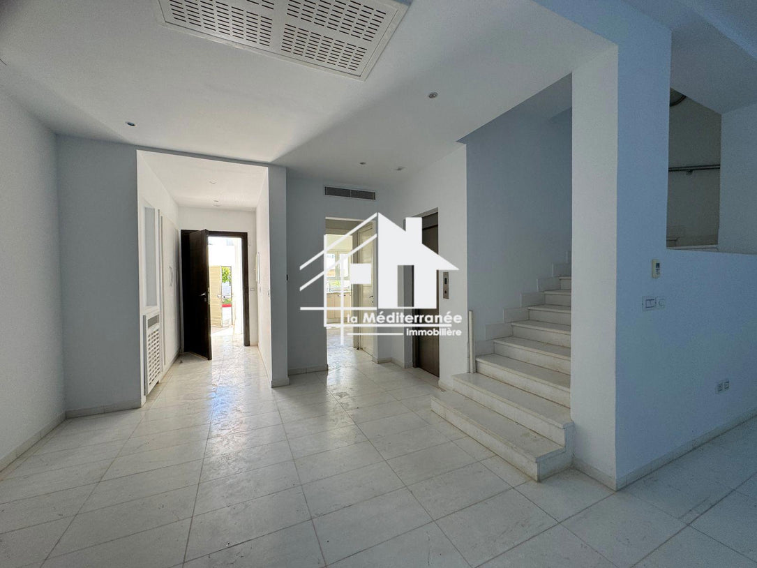 Triplex S+3 à Gammarth Village