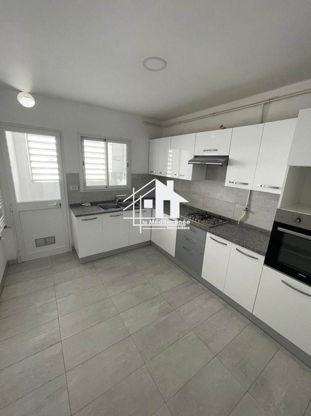 A louer appartement S+3 hst  à manouba