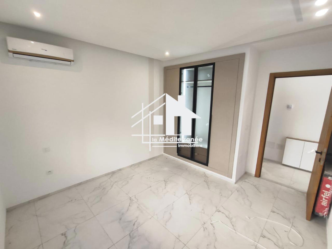 A louer un s+1 neuf avec belle terrasse