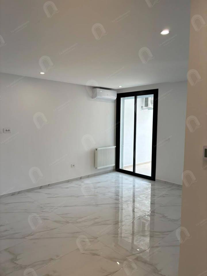 A louer un appartement S+3 hst jamais habité à manouba