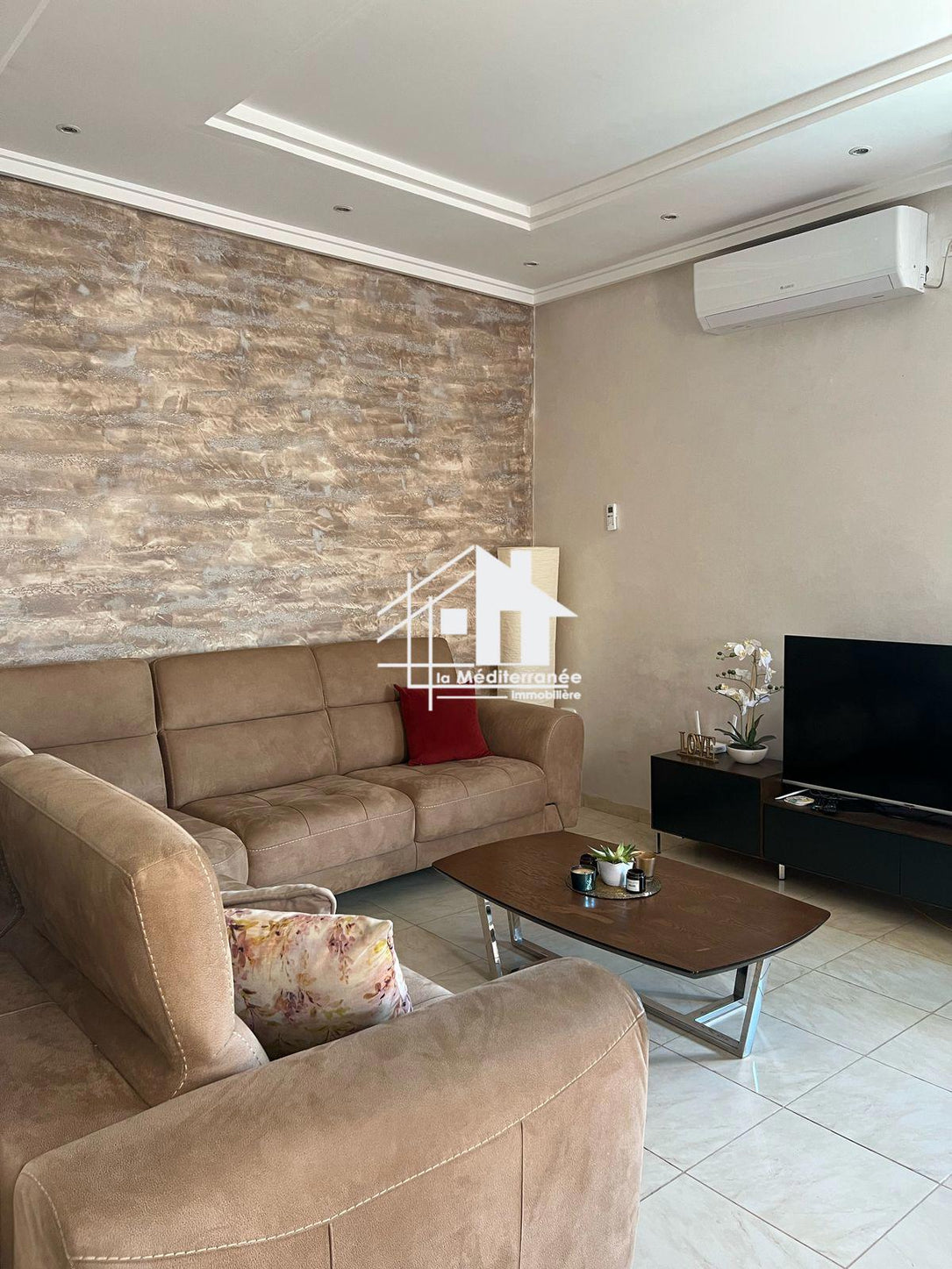 A louer étage de villa s+2 haut standing à Danden