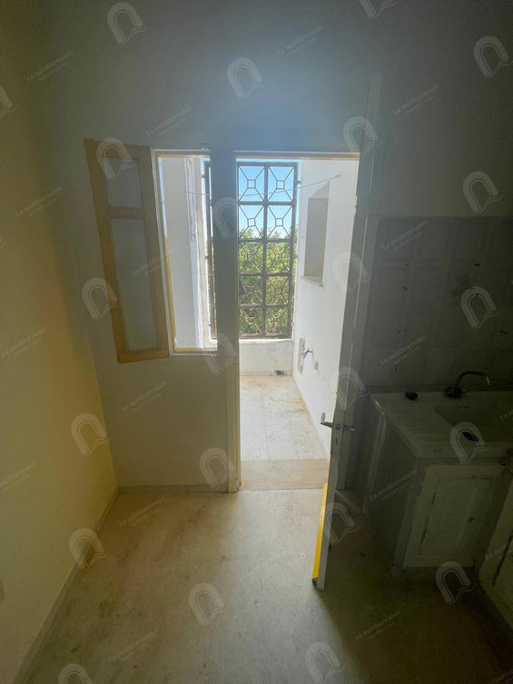 A louer un appartement S+2 situé au 2ème étage