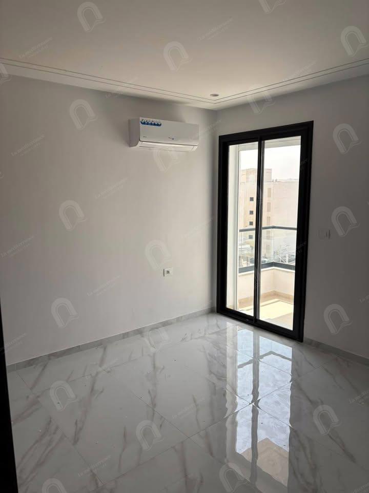 A louer un appartement S+3 hst jamais habité à manouba
