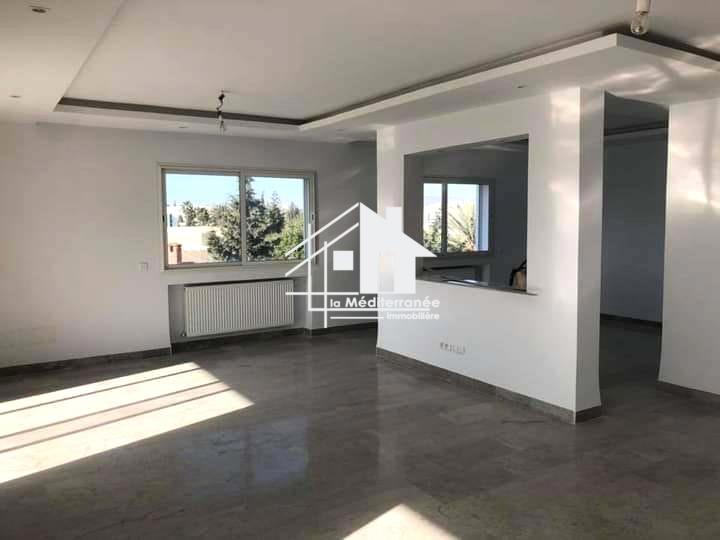 A louer étage de villa S+3 à la Soukra