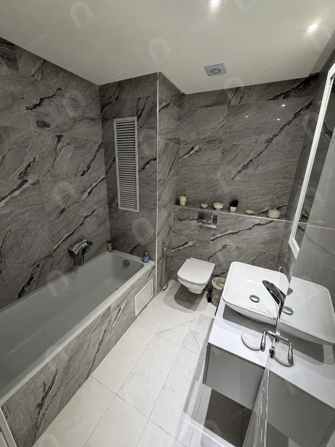 à louer un appartement s+3 meublé à cité Ennasr