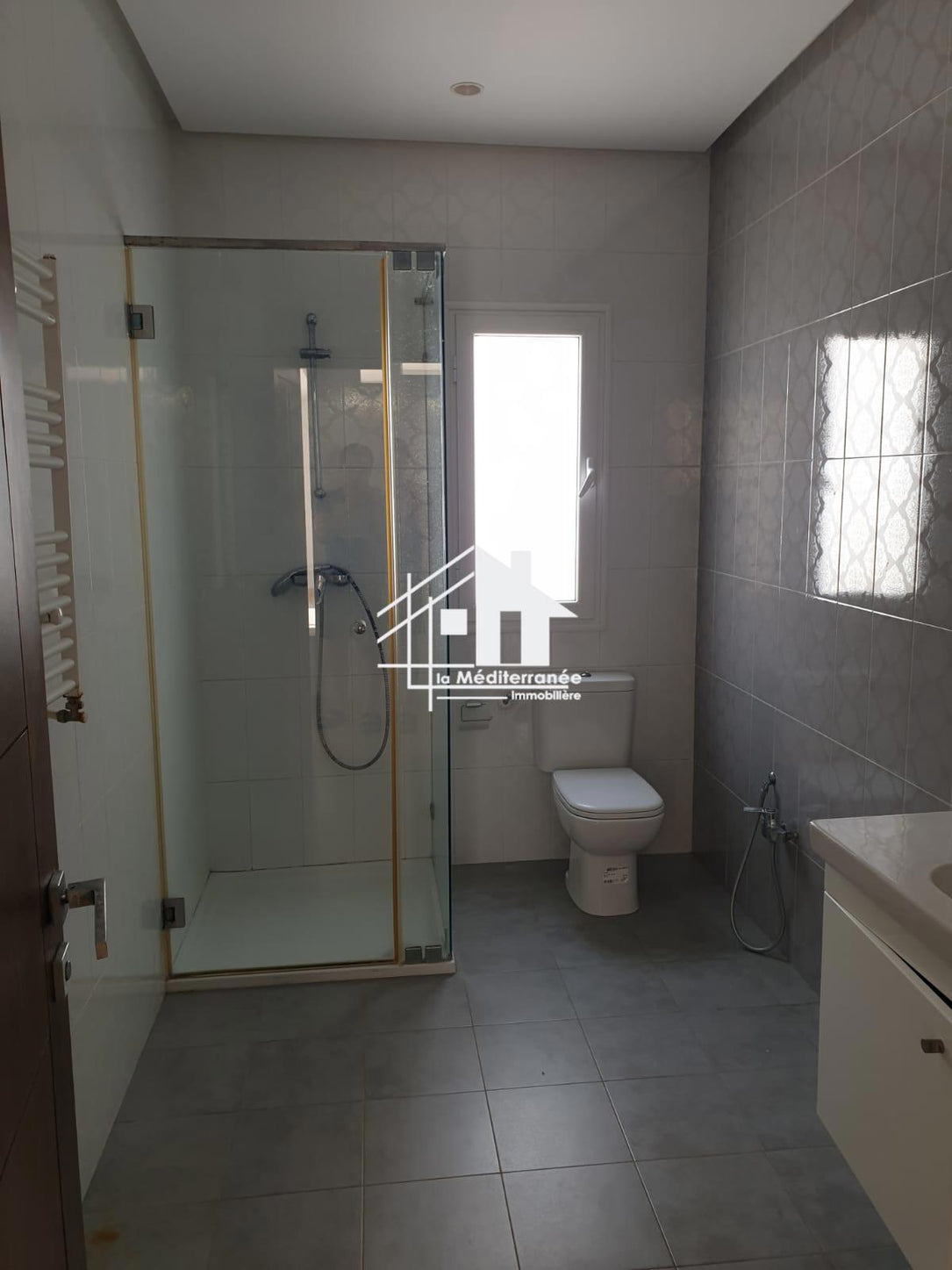 À louer étage de villa S+3 aux Jardins de Carthage avec place de parking