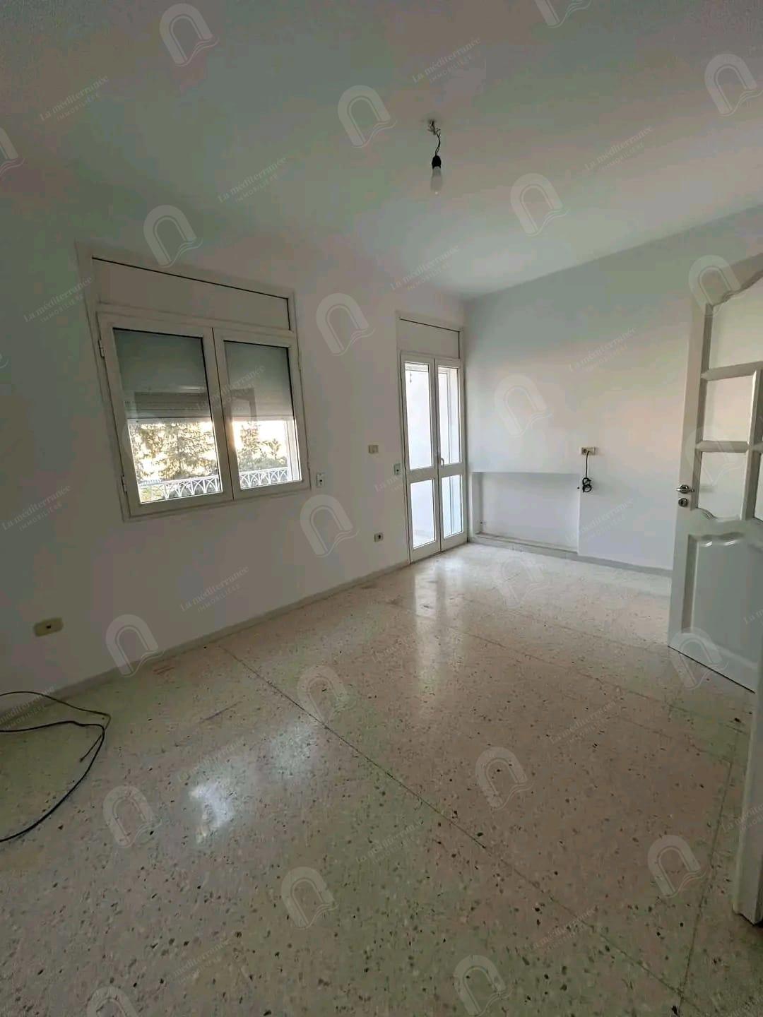 A louer un étage de villa S+2 a cité fattouma
