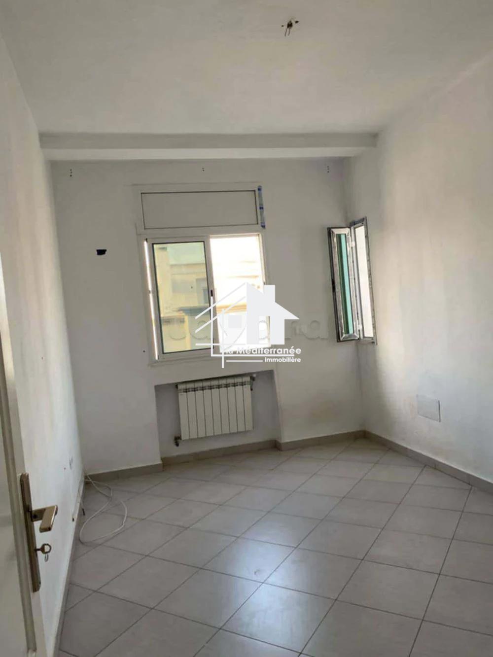 A louer appartement S+3 au Bardo