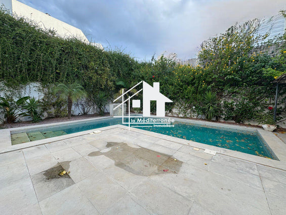 Une magnifique villa S+5 avec piscine au Lac 2