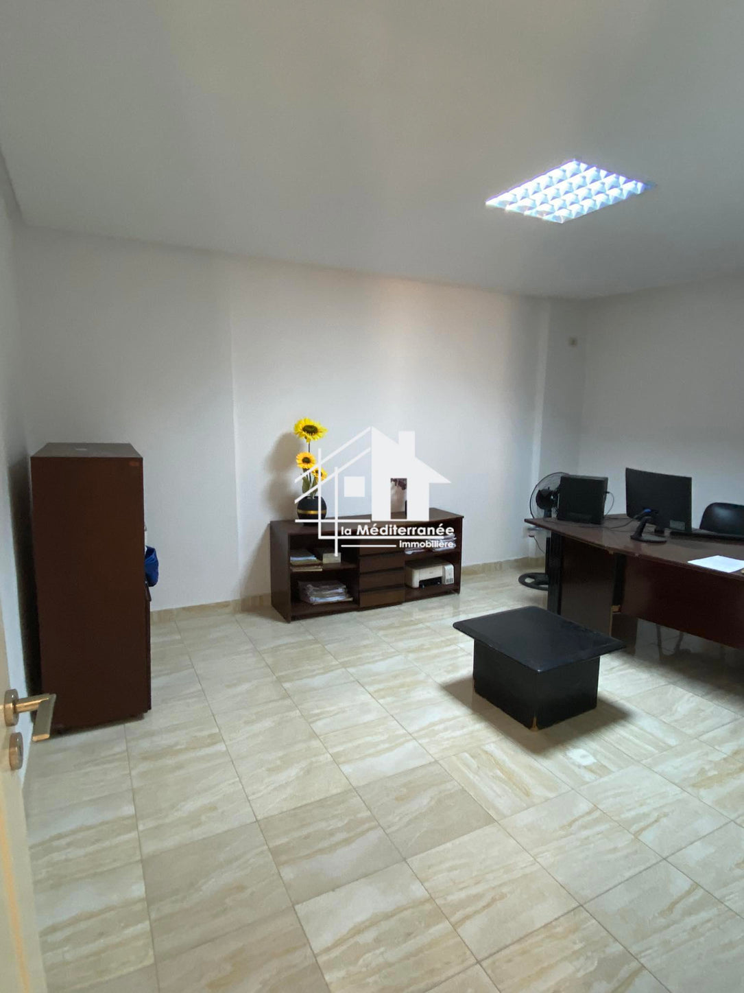 A louer bureau s1 s2 s3 à Ezzahra