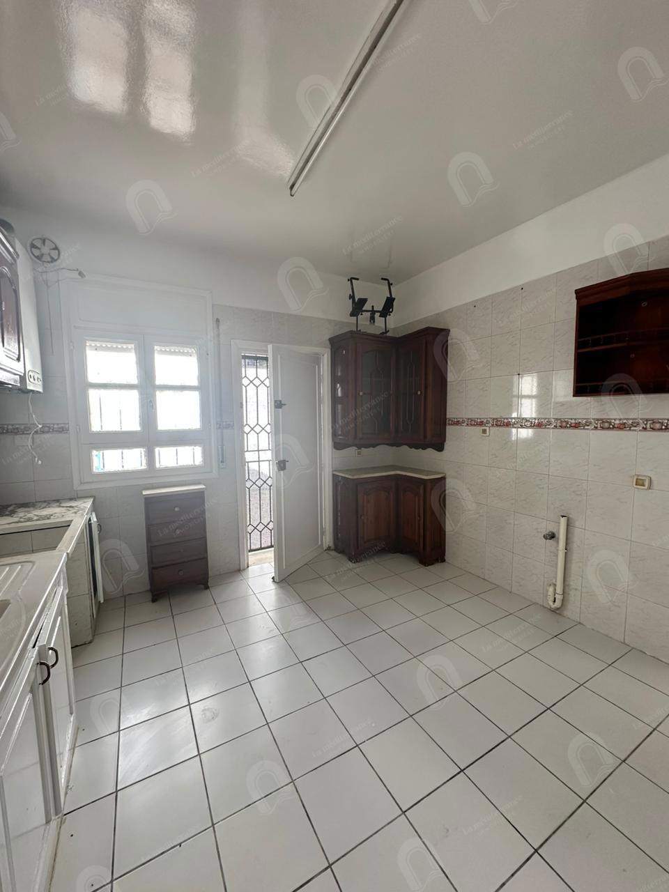 A vendre Villa S+3 à El agba Diar Ben Mahmoud