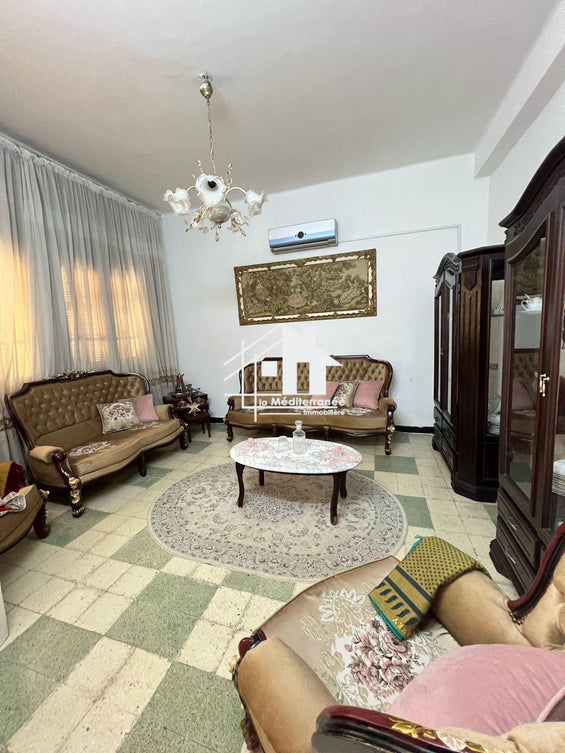 À vendre villa avec deux appartements,studio et jardin à saint clément bardo