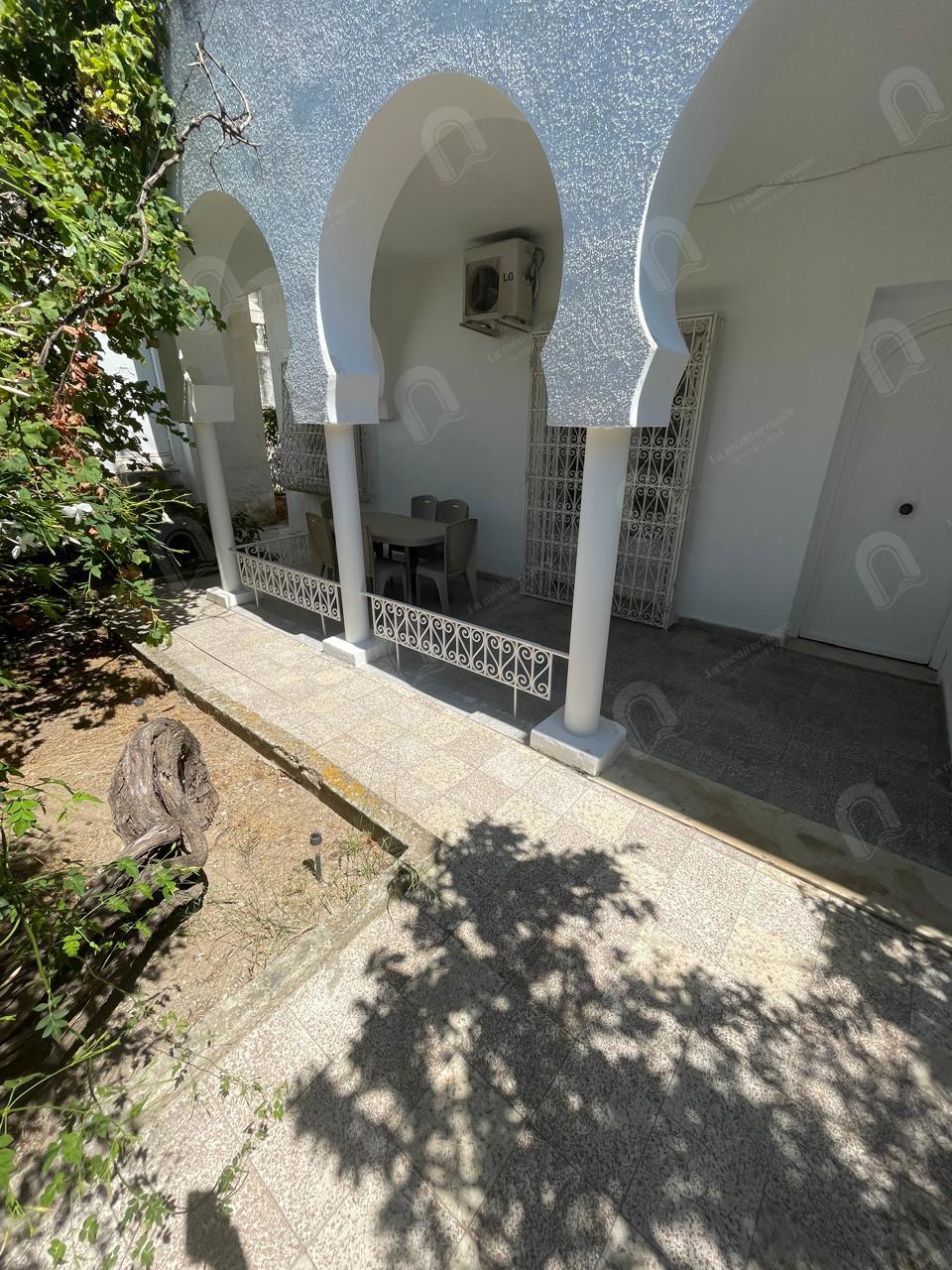 A louer étage de villa S+4 à cité rommana
