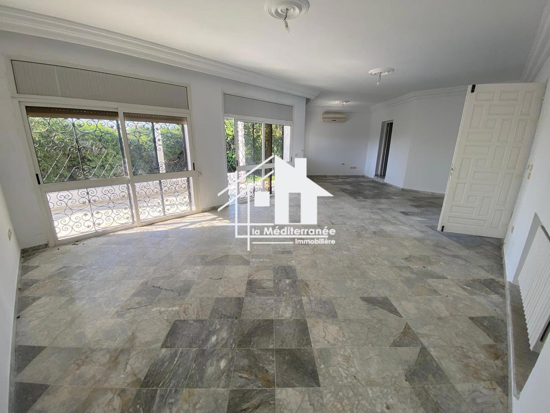 une villa S+5 a gammarth