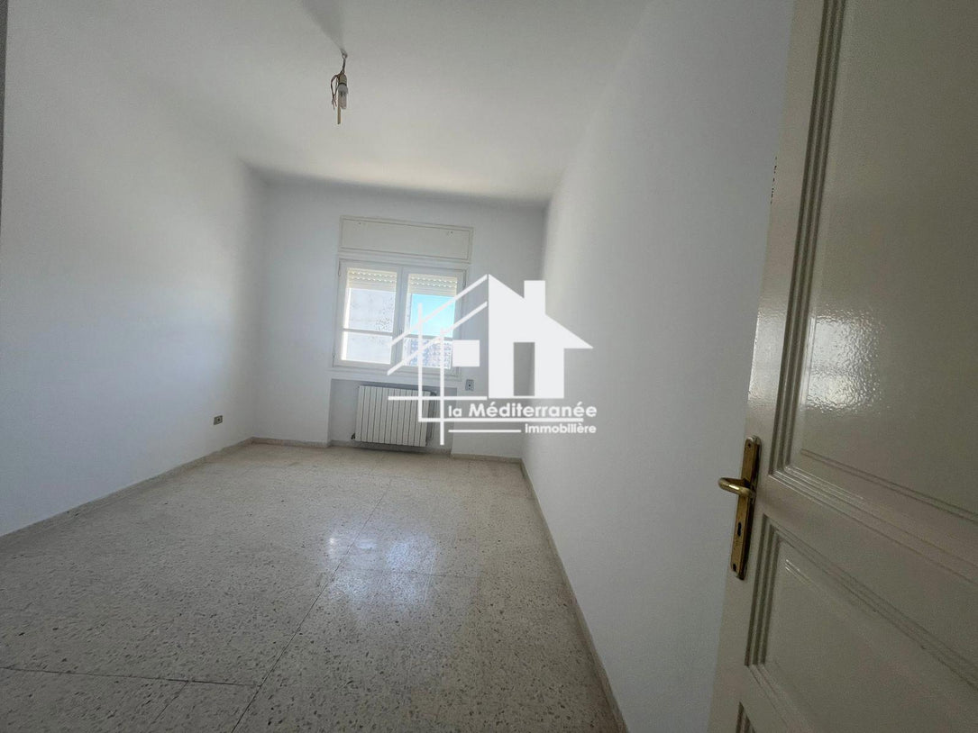 Un appartement S+2  à cité ennasr 2