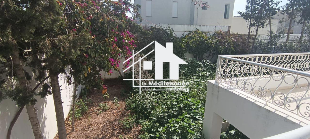 A louer villa S+5 à la Soukra