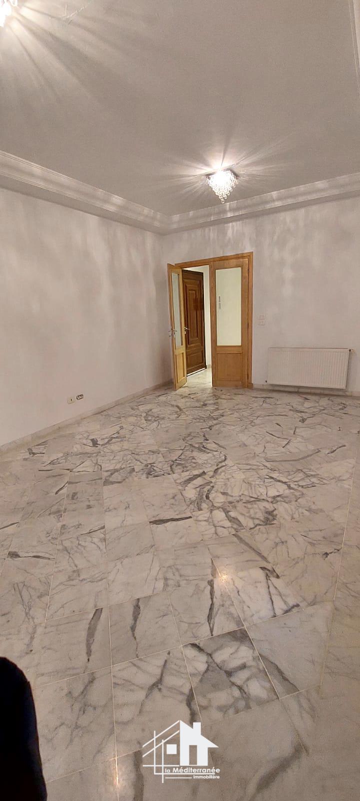 A louer appartement S+2 à la Soukra