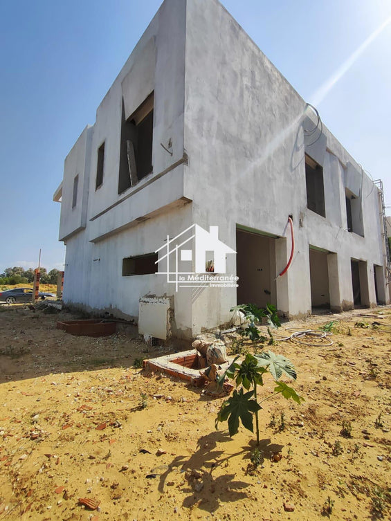 A vendre Villa Jumelée inachevé a la Soukra