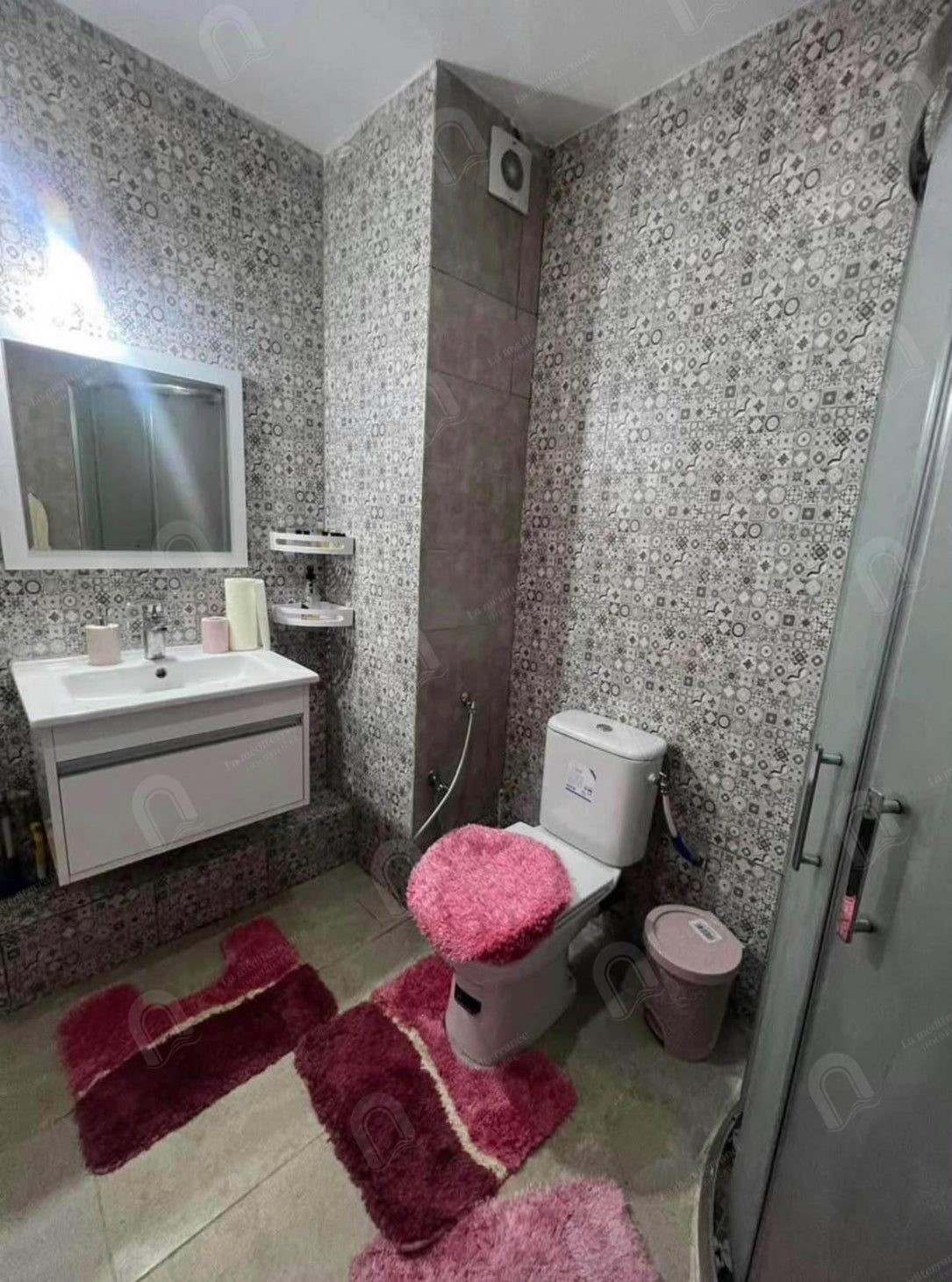 A vendre un appartement S+3 à manouba  Cité Les Orangers