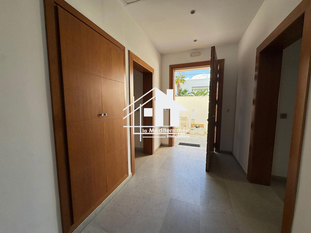 Une magnifique villa S+5 avec piscine au Lac 2