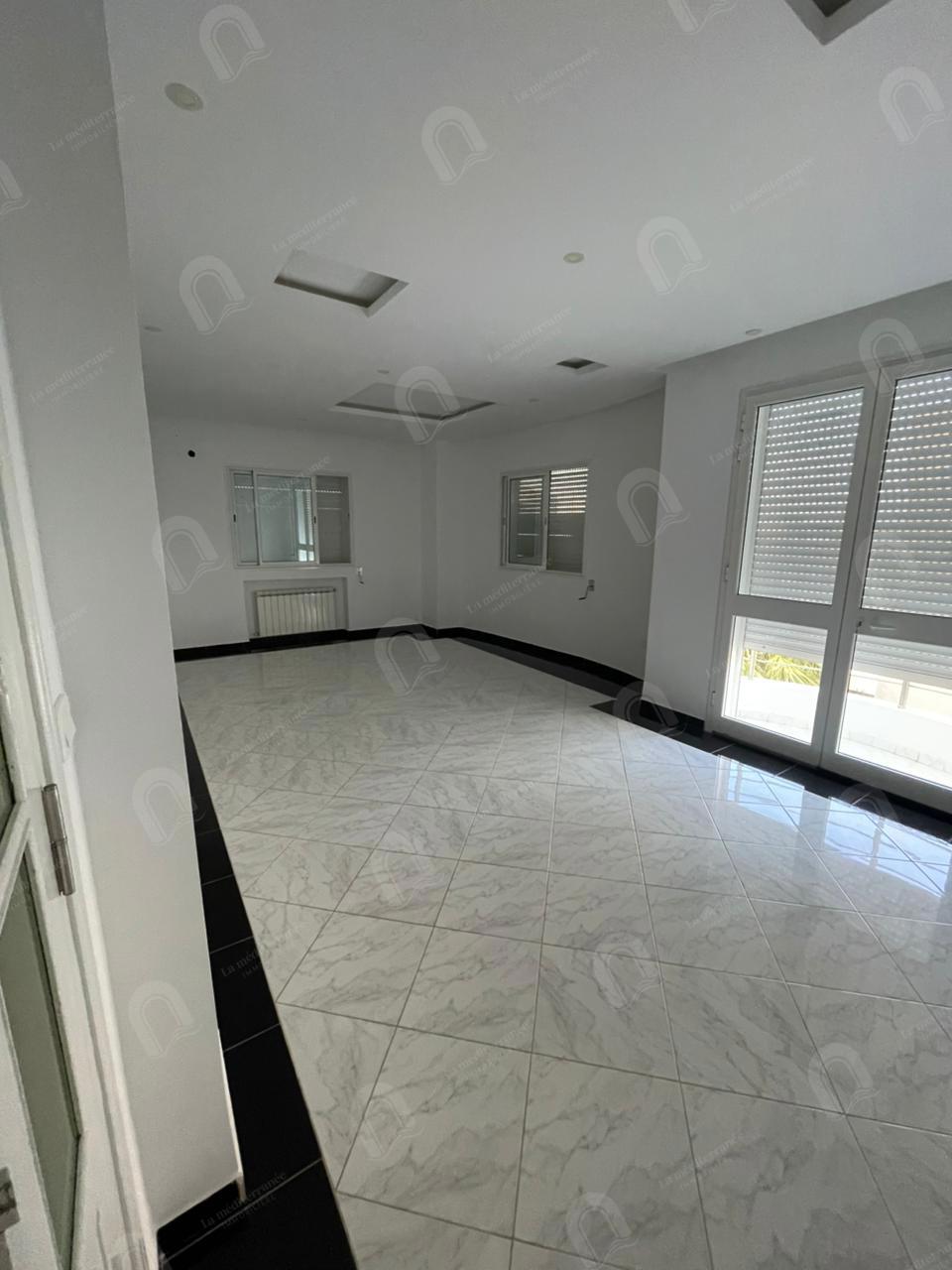 A louer un etage de villa s+2 a Boumhal Bassatine