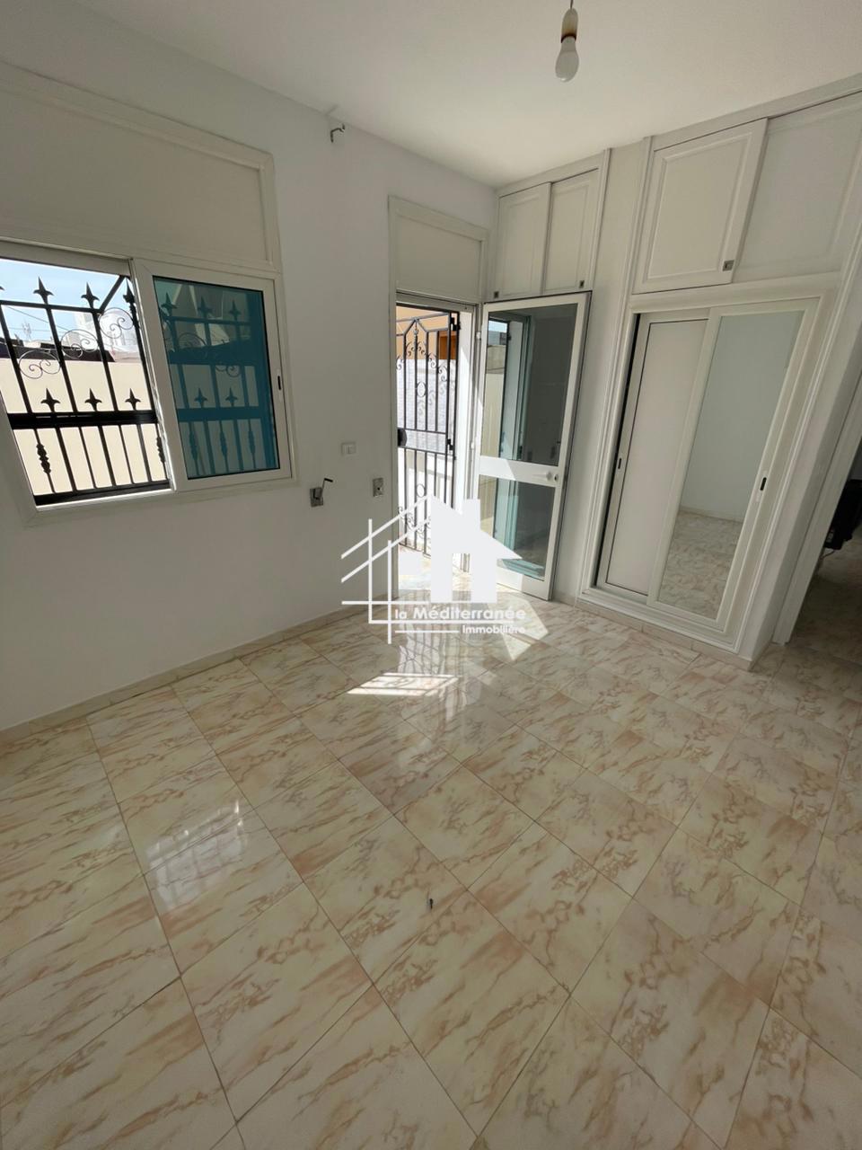 A louer étage de villa s+3  au bardo lahnaya