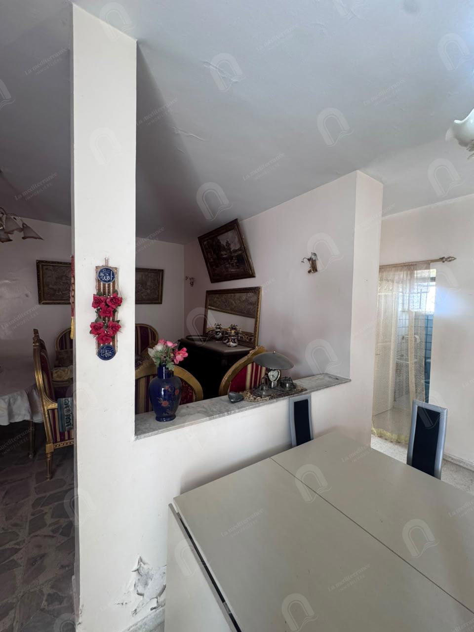 A vendre une villa d'angle sur deux niveau